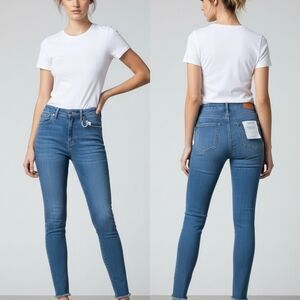 Good American Light‎ Blue Skinny Jeans